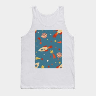 Retro Rocketship Racers repeat pattern on blue background Tank Top
